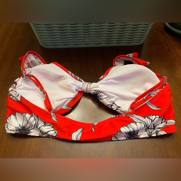 NWT Cupshe Red Floral Knotted Ruffled Bikini - Picture 6 of 10